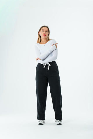 Women’s Relaxed Fit Sweatpants – Jet Black
